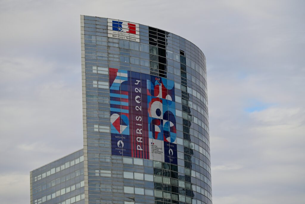 A very tall building with a lot of windows