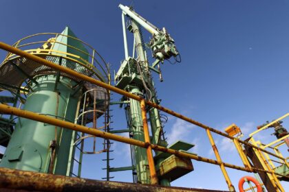 TotalEnergies, energy prices, Middle East conflict, profits, 2025