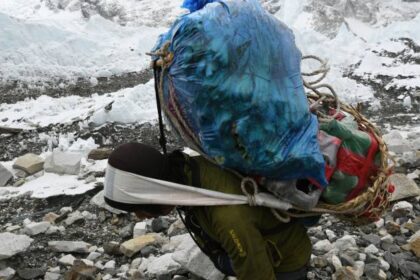 Everest, Sherpas, mountaineering