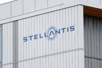 Stellantis, electric vehicles, France, automotive industry, investment