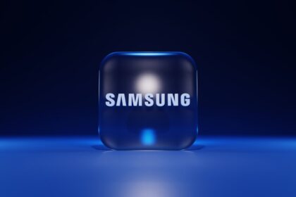 a blue cube with a white logo