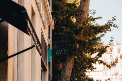 a street sign on the side of a building