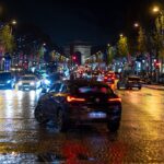 a city street filled with lots of traffic at night